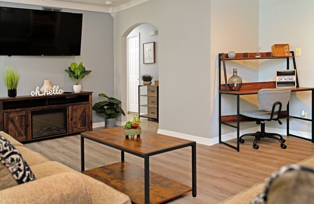 Modern & Cozy 4 Bedroom home !