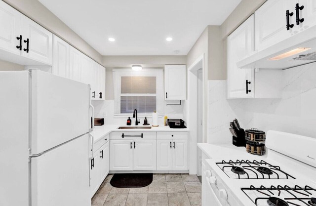 Modern cozy 4b bunglow in Royal