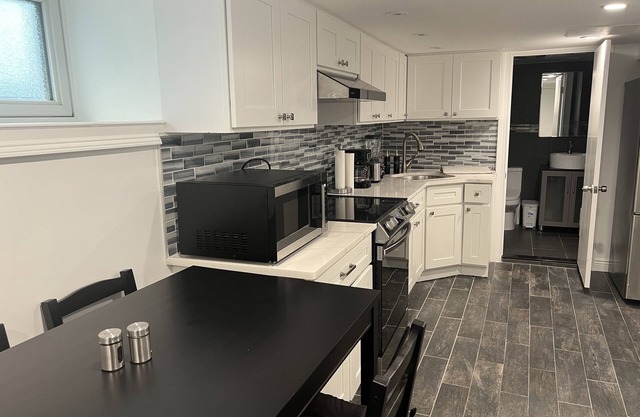 Modern & cozy basement apartment in Queens near Public Transportation