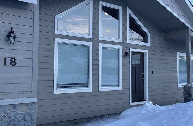 Modern, Cozy Cabin near Tamarack & Cascade Lake With Private Hot Tub