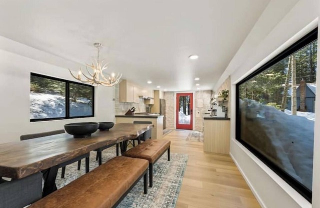 Modern Cozy Cabin Retreat