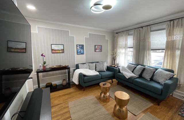 Modern & Cozy Cntr Square Townhouse Gem from 1854