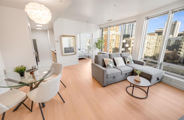 Modern & Cozy Home in the Heart of Downtown Vancouver