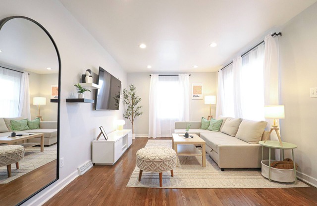 Modern & Cozy Home - Minutes from NoDa & Uptown