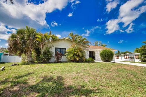 Modern Cozy House 4 min From Englewood Beach