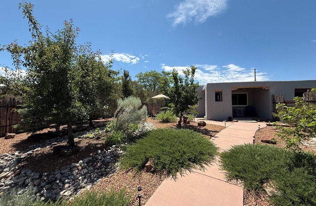 Modern Cozy House close to plaza and pet friendly