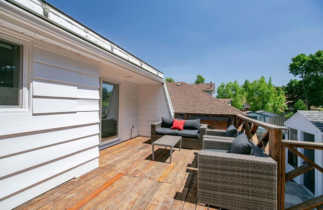 Modern Cozy Newly Renovated Home fully equipped ideal for long stays