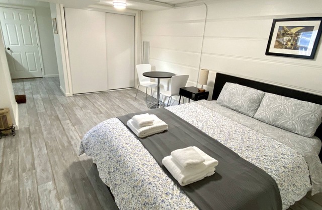 Modern cozy studio next to Airport