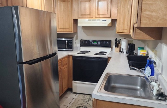 Modern Cozy two bedroom apartment with off-street Parking