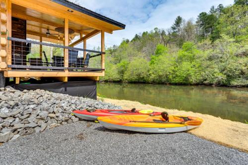 Modern Creek-Front Cabin with Deck and Views in Murphy