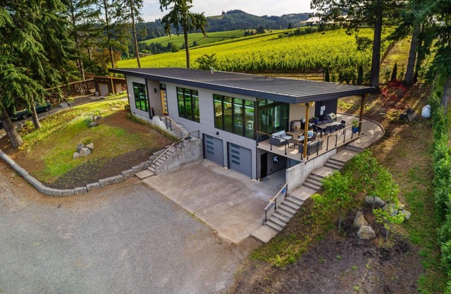 Modern Custom Wine Country Villa, Epic Views, Huge Decks, Hot Tub, Ping Pong, Fire Pit & Fire Table