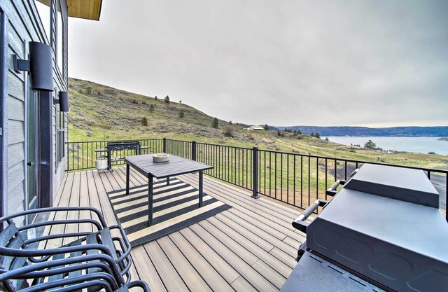 Modern Davenport Home w/ Water View & Grill!