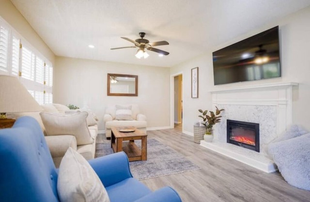Newly decorated McRee Place, centrally located, private, spacious, pets welcome