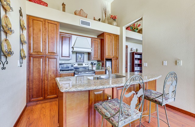 Moderne Sonora Desert Condo w / Deck, View & Stables