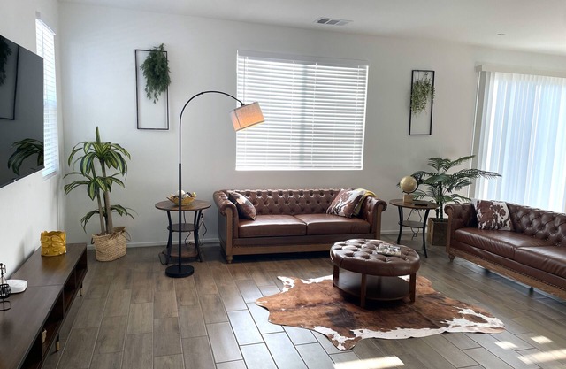 Newly Built, Fully Furnished 4BD, 3BR Home Victorville, Sleeps 10