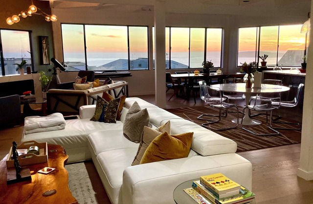 Modern Designer Beach House Ocean Views, Golf Course, PingPong Table, Foosball