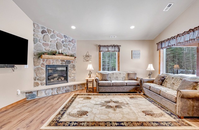 Modern dog-friendly cabin with hot tub, gas fireplace, patio, grill, & washer/dryer