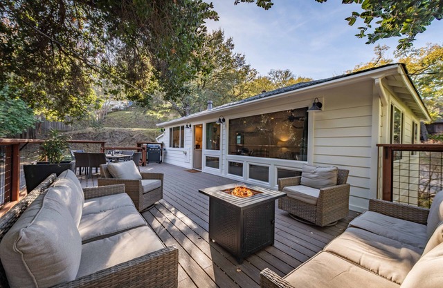 100% Renovated Downtown Cottage Nestled in the Trees