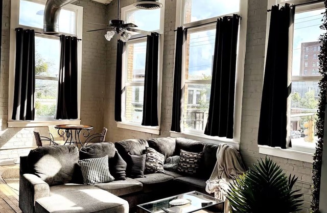 Modern Downtown Cozy Loft