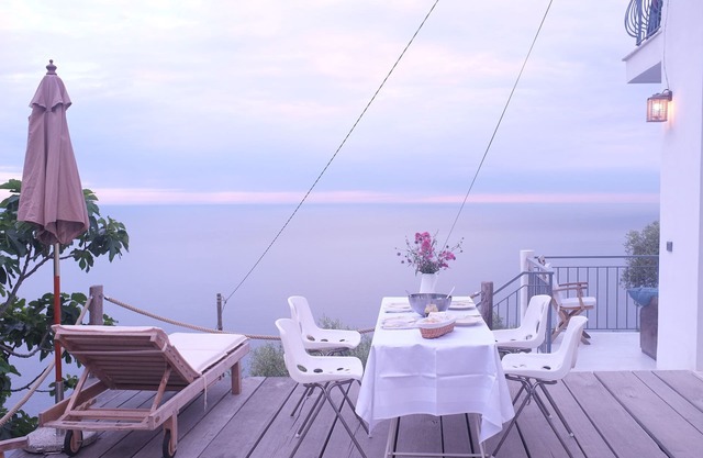 Modernes Traumhaus mit atemberaubendem 180 Grad Blick bis Antibes