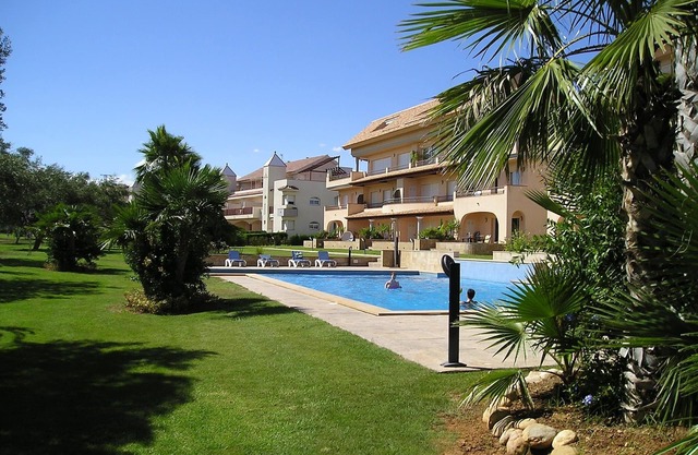 Modernes Maisonette-Haus mit Blick auf den Gemeinschaftspool und die Gärten am Golf Panoramica,