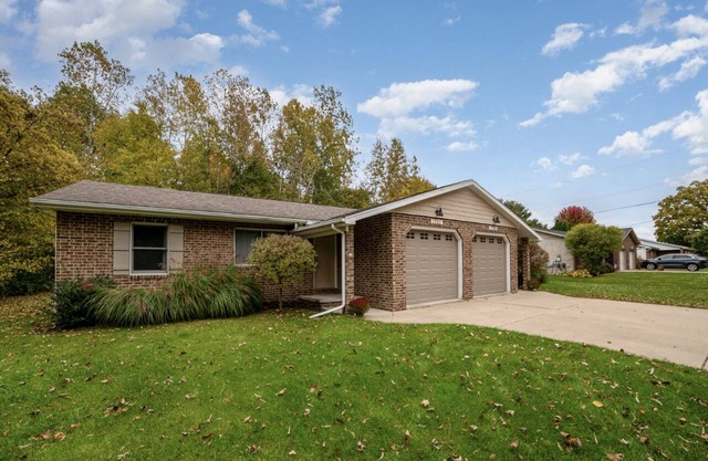 Modern duplex in a great neighborhood!