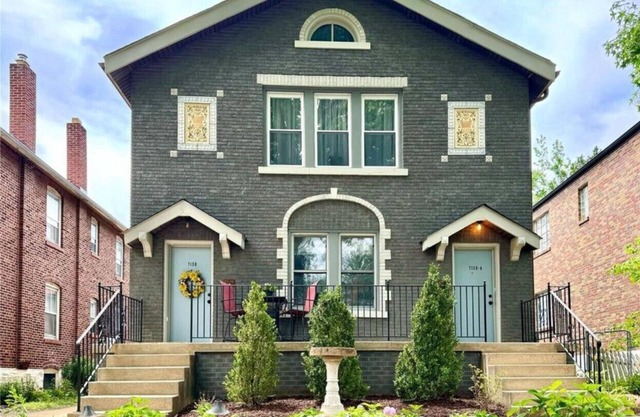 Modern Duplex, Quiet, Safe, huge home office in desirable U City