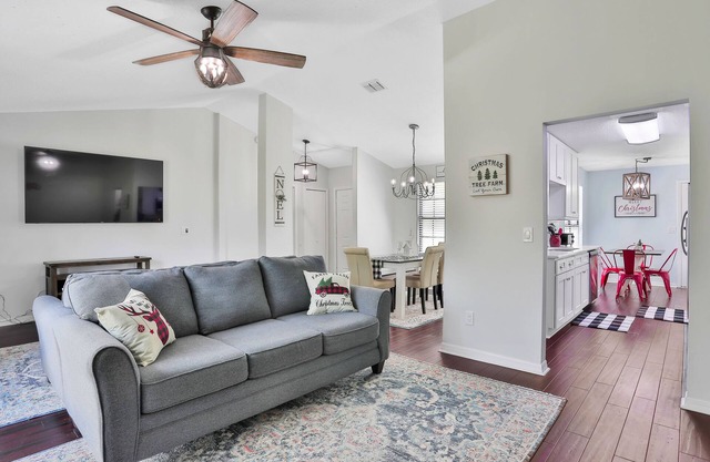 ★Modern E. Orange Park Home 6+Bed Fence Beach 40min★
