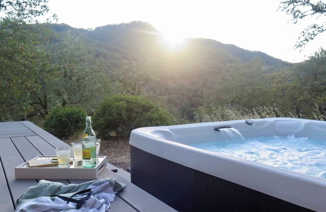 Moderner ecochischer Luxus-Innen- / Außenurlaub - Blick auf die Berggipfel und Whirlpool!