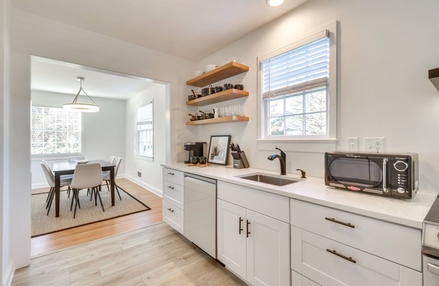Modern Elkton Vacation Rental: Fire Pit & Grill!