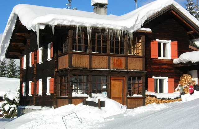Modern ausgestattete Hütte mit Schneegarantie in der Nähe großer Skigebiete