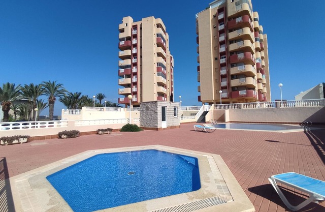 Modern one bedroom only 50m from the beach