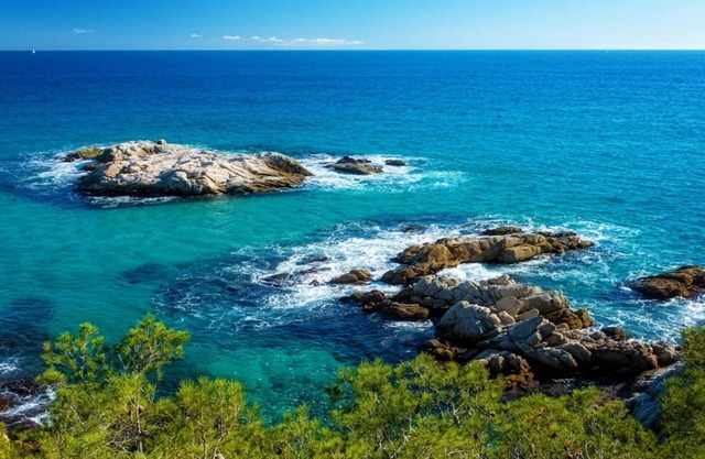 Modern Mestral - a few km to the beach!