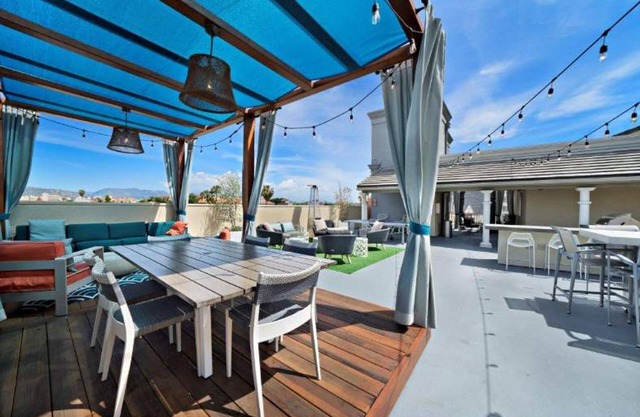 Modern Escape W Pool GYM Parking 10 Min to Cedars