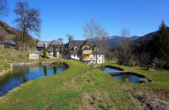 120m2 große, moderne Familien-Fewo mit riesigem Garten, Fischteichen und Alpakas