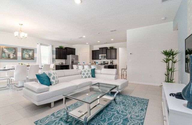 Modern Family friendly pool home near theme parks!