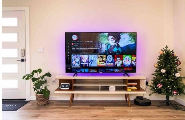 Modern, Family Friendly, King Bed, AC, 65in TV Prime Location