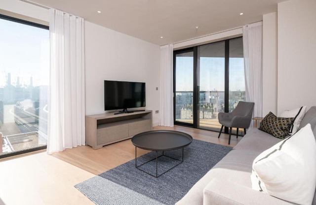Modern Family Home close to Victoria Station by UndertheDoormat