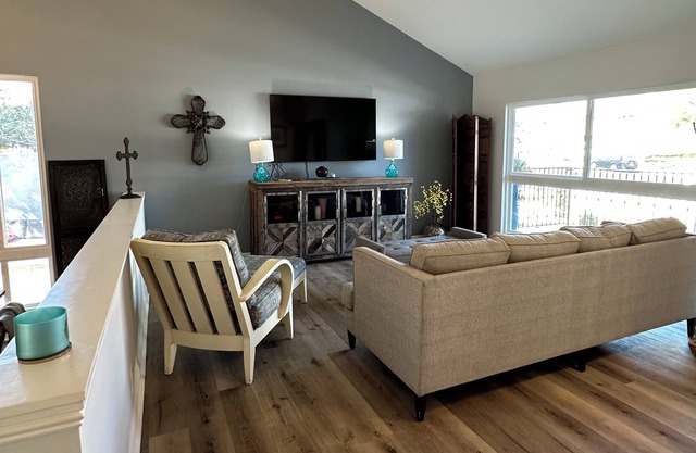 Modern Family Home 3BR/3BA