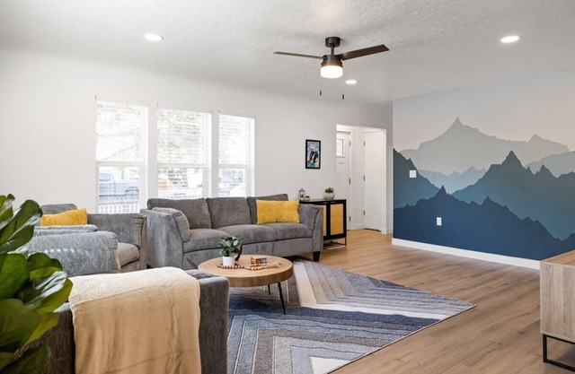 Modern family home with loft near foothills