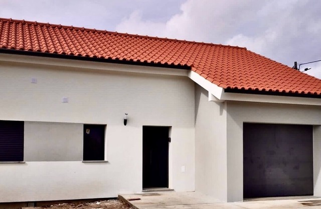 Modern family vacation home of 160m2 near the lake for 10 people...