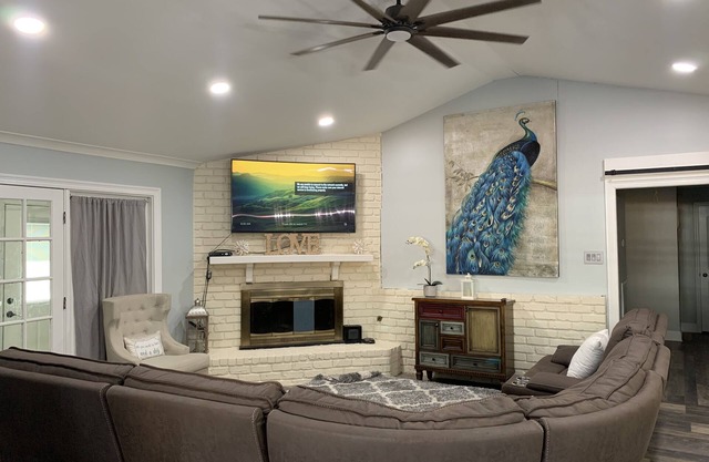 Modern Farm House- 4 Spacious bedrooms