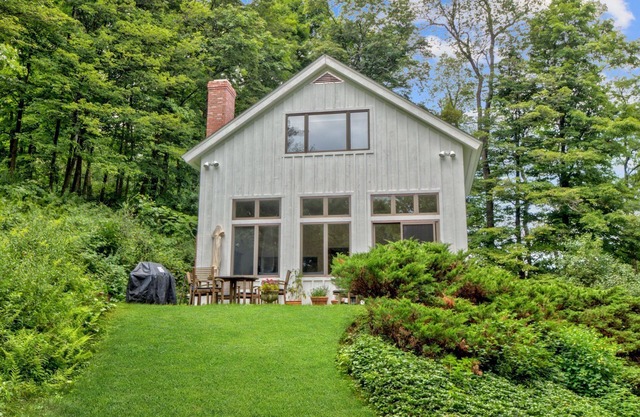 Modern Farm House With A Private Park And Miles Of Trails