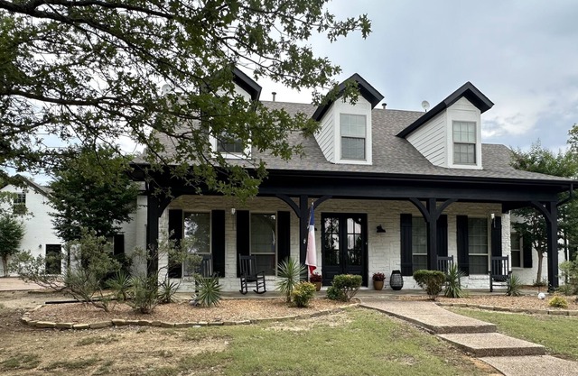 Modern Farmhouse for Large Family on 5 acres! Mins from Lake, Ponds & Kayaking
