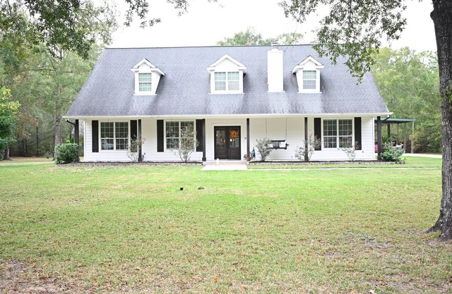 Modern Farmhouse in Wallisville!