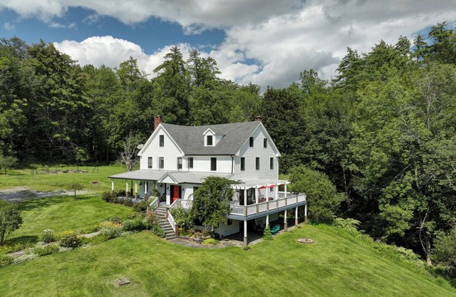 Modern Farmhouse, large 50x20 salt water heated pool.