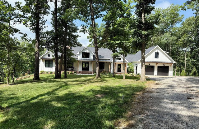 Modern Farmhouse Lake Vandalia