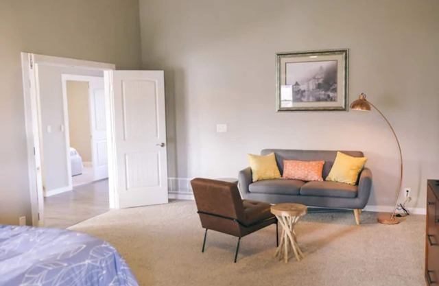 Modern farmhouse on 9 acres in the middle of Boise