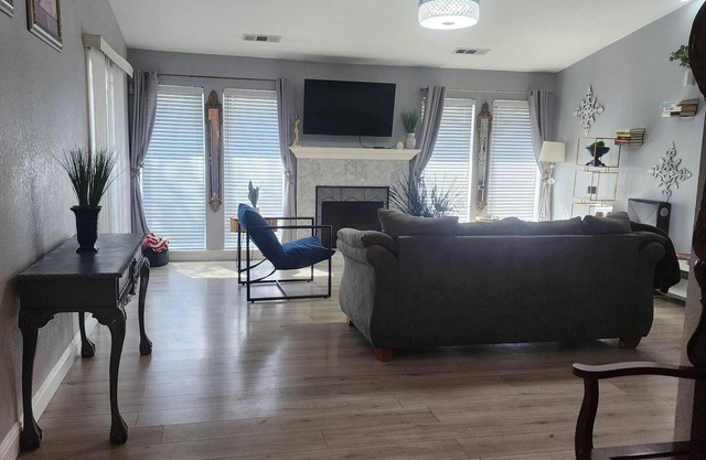 Modern Farmhouse style 3-bedroom house with EV charger/WiFi in welcoming Tulare