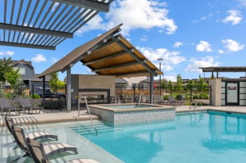 Modern Farmhouse Townhome - Great Central Location